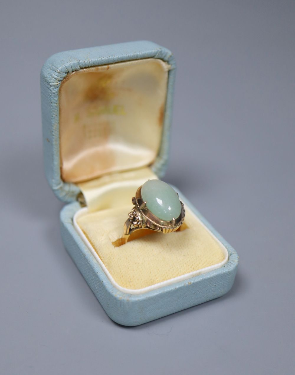 A 14k yellow metal and oval cabochon jade set ring, size L/M, gross 5 grams.